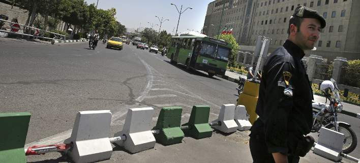 Ιράν: Συλλήψεις τουλάχιστον 50 υπόπτων για τρομοκρατία μετά τις αιματηρές επιθέσεις στην Τεχεράνη